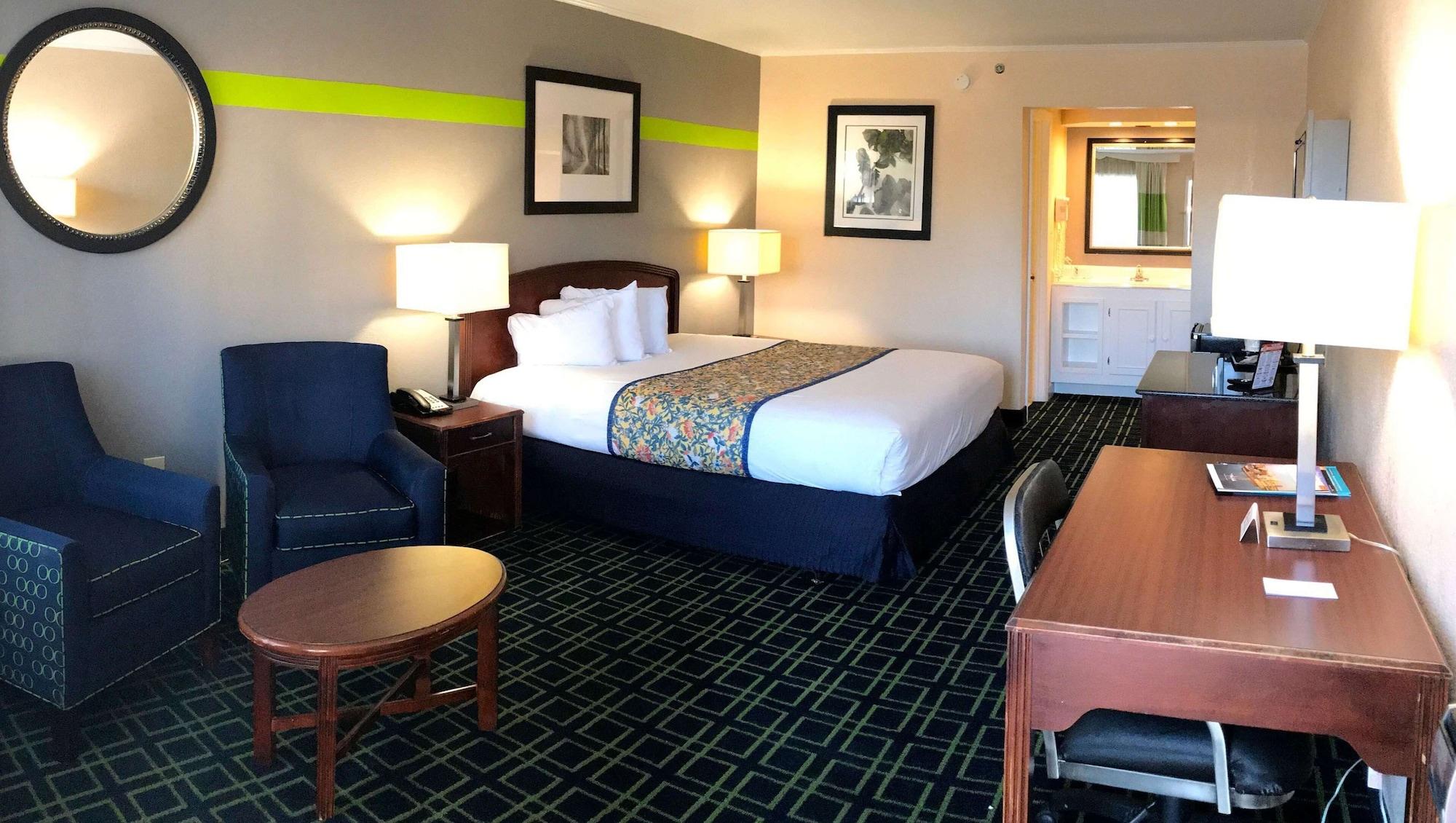 Magnuson Hotel Virginia Beach Exterior photo