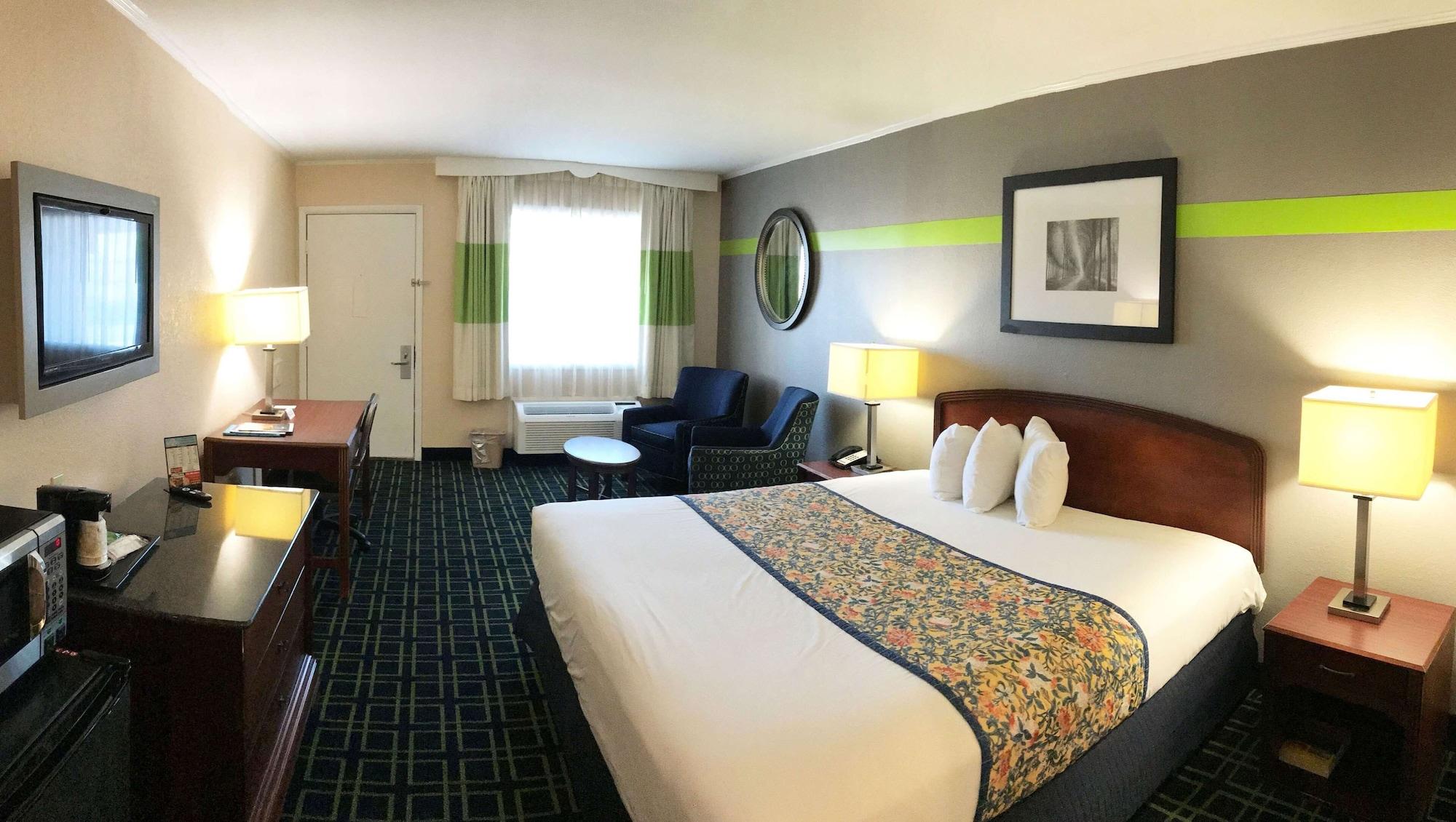 Magnuson Hotel Virginia Beach Exterior photo