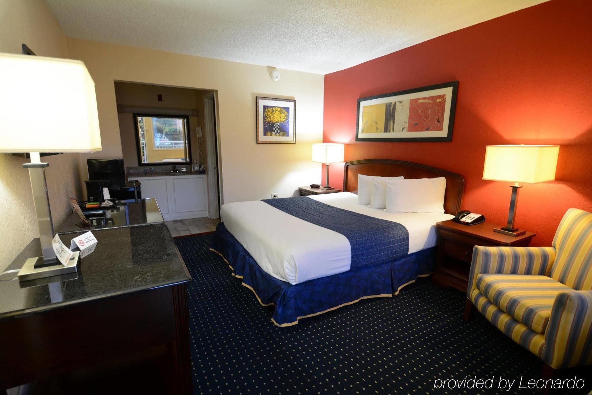 Magnuson Hotel Virginia Beach Exterior photo
